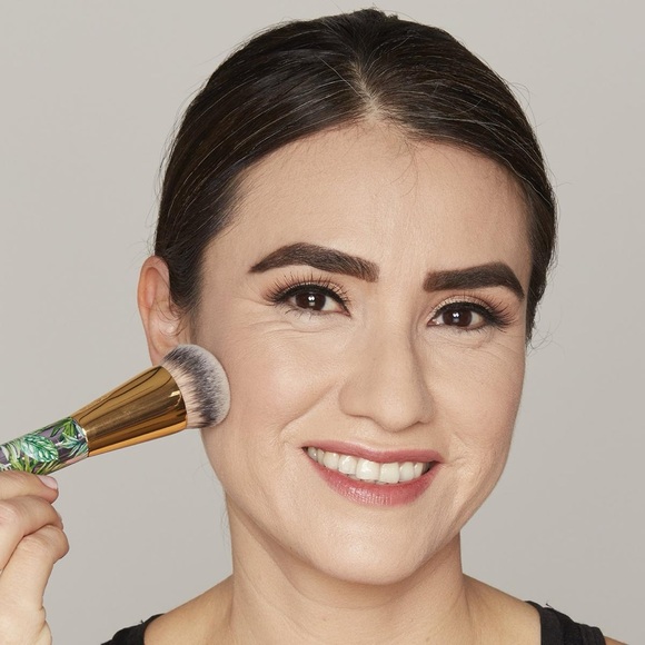 Tarte™️ Foundcealer Multitasking Foundation - Picture 2 of 6